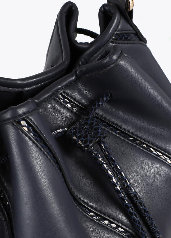 Cartera Lola Casademunt detalles en efecto piel serpiente Azul Marino