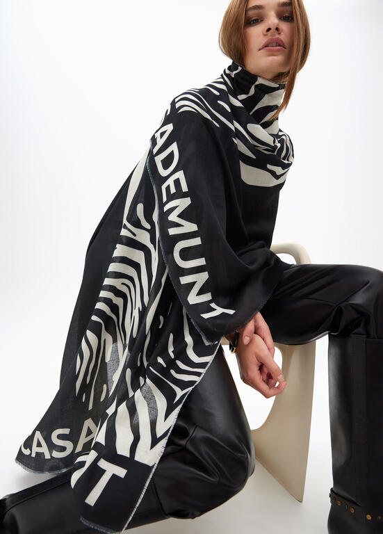 Pañuelo Lola Casademunt estampado cebra y liso