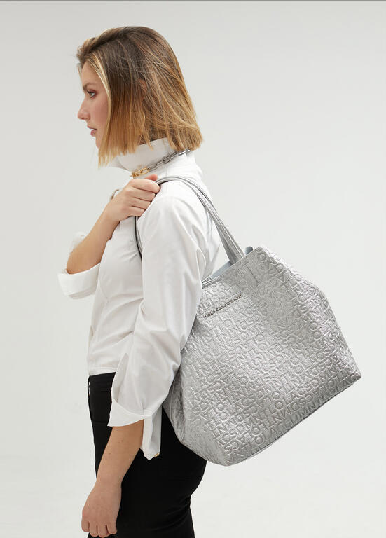 Bolso Lola Casademunt Tote grabado monograma plateado