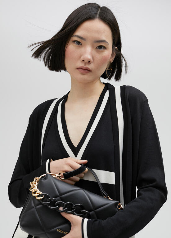 Cartera Lola Casademunt acolchada con cadena negra