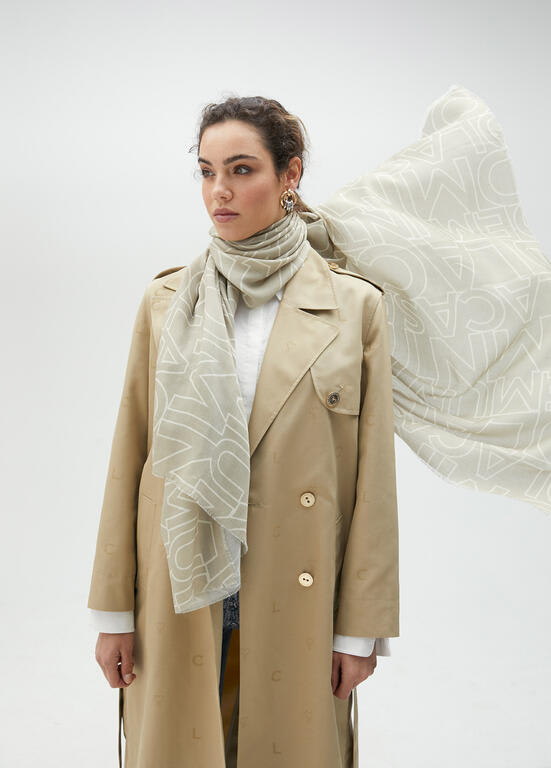Bufanda Lola Casademunt Beige letras blancas