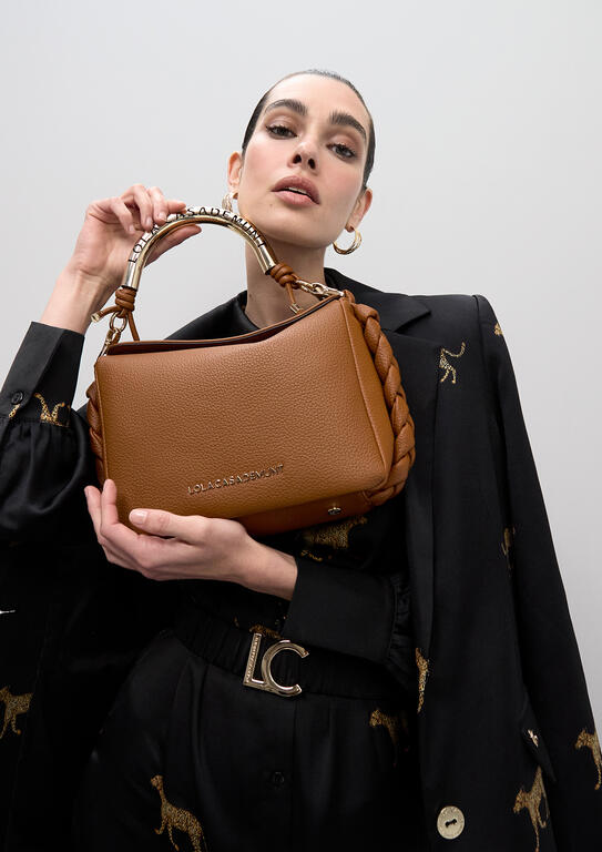 Bolso Lola Casademunt asa metálica troquelada camel