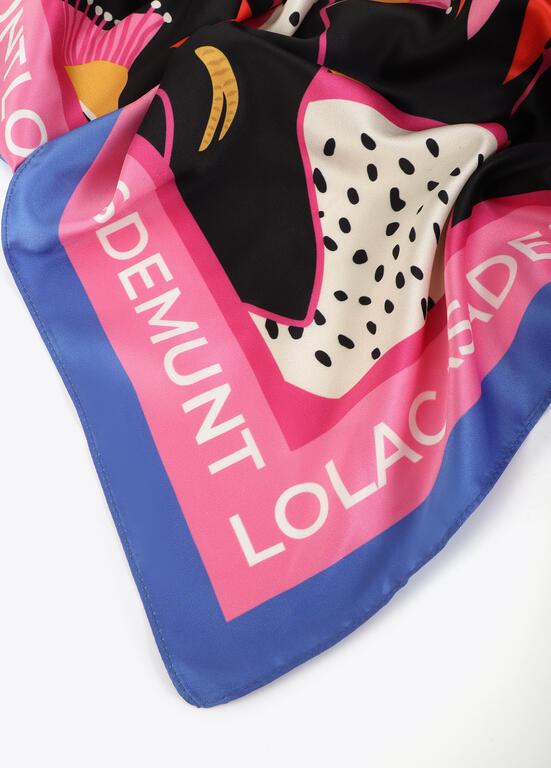 Pañuelo Lola Casademunt satinado con tucanes y estampado tropical negro multicolor