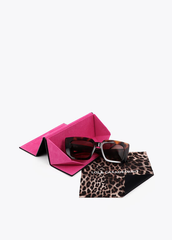 Lentes Lola Casademunt  de sol rectangular con logo leopardo marron