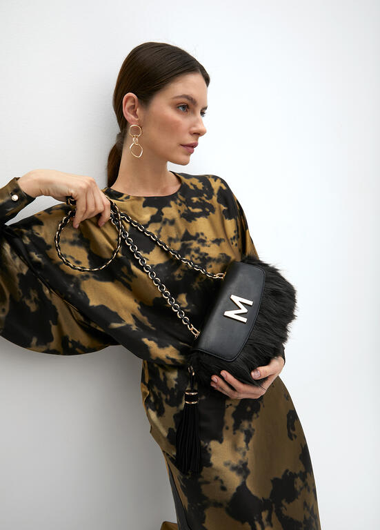 Cartera Lola Casademunt Bandolera Rectangular Peluda Negra