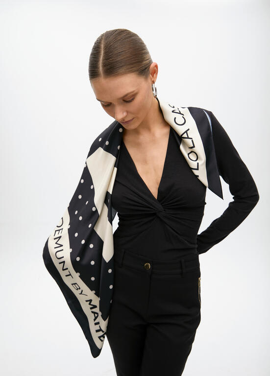 Pañuelo Lola Casademunt estampado Gran M Negro - Crudo