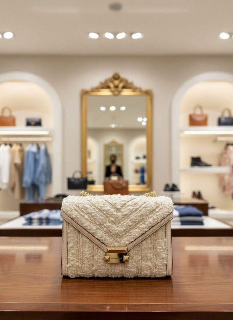 Cartera Michael Kors Whitney Rectangular Blanca con detalles dorados