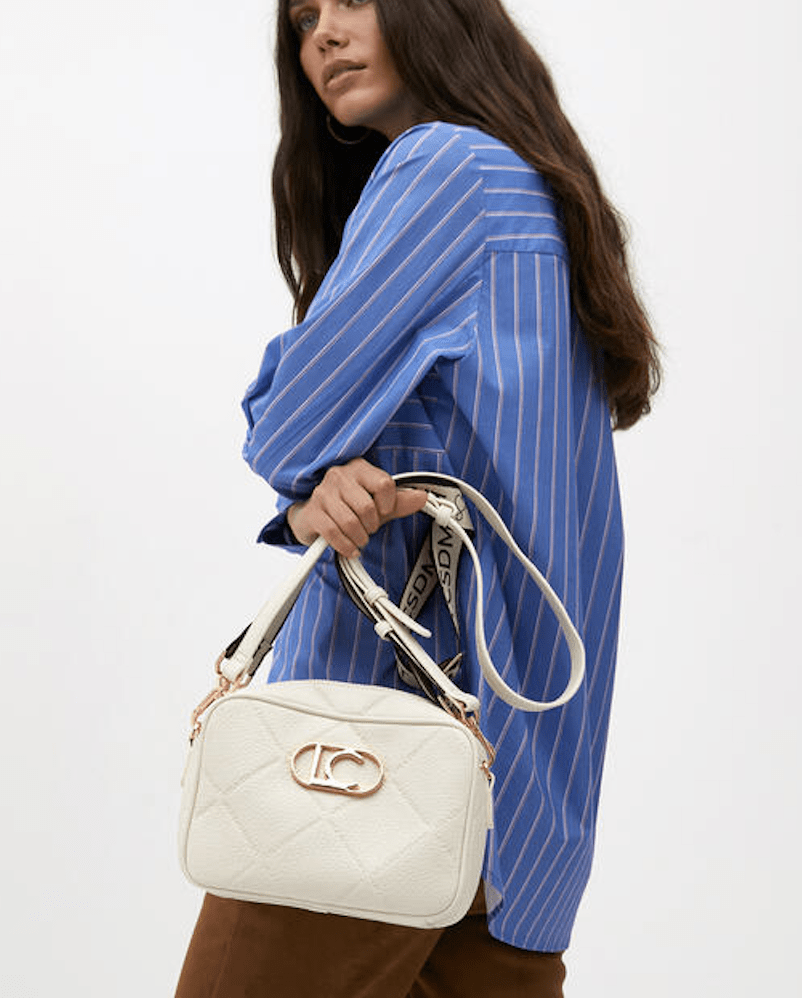 Cartera Lola Casademunt rombos logo ovalado crudo