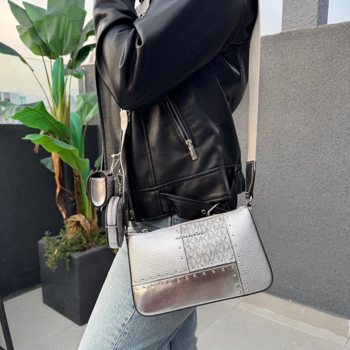 Cartera Michael Kors Crossbody Tech Attached correa cuero Plateado