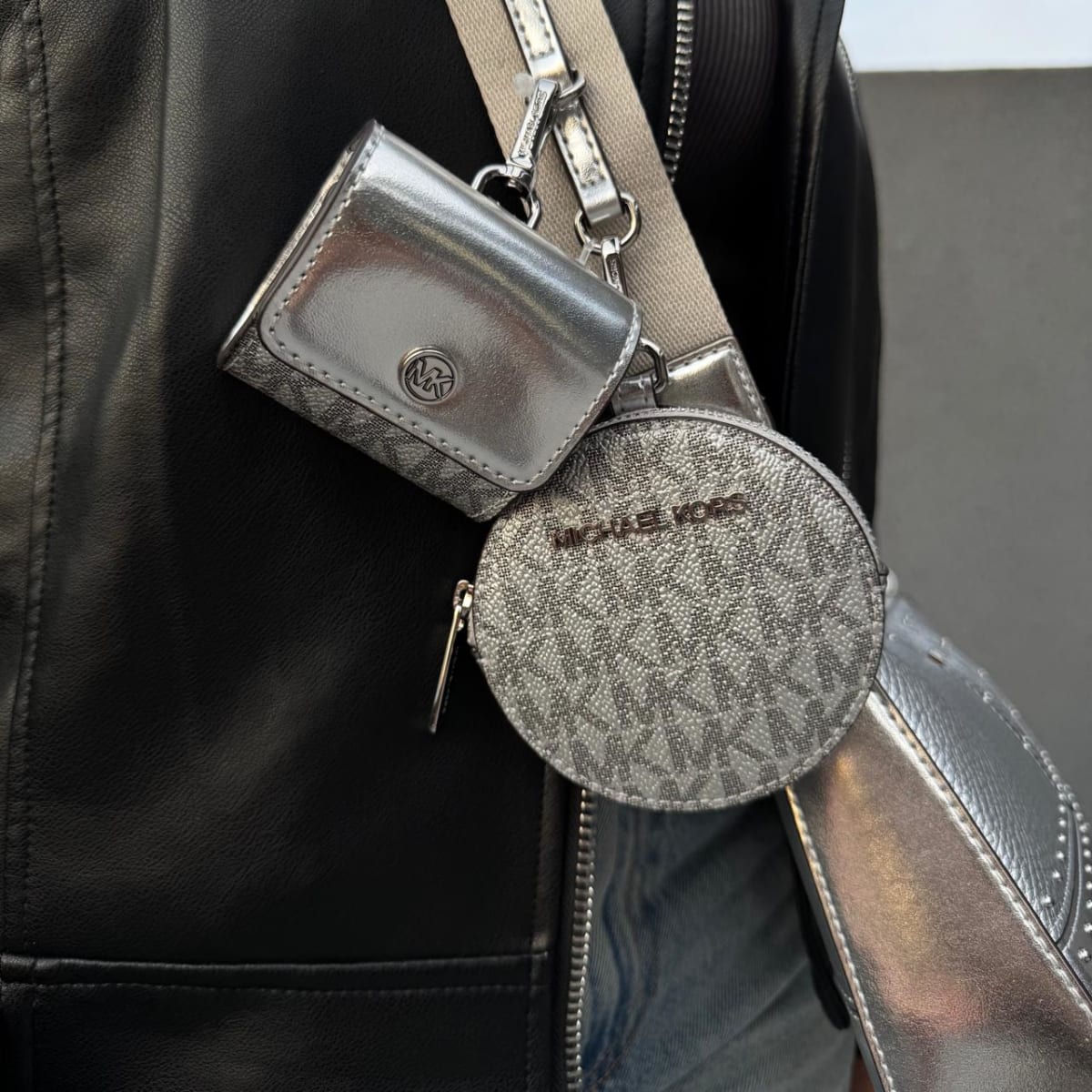 Cartera Michael Kors Crossbody Tech Attached correa cuero Plateado