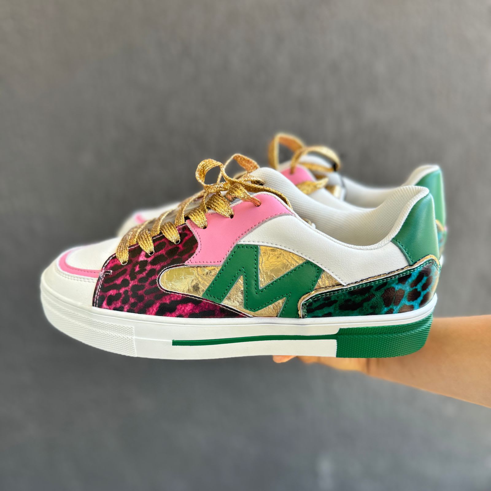 Zapatillas Lola Casademunt Verde con fucsia