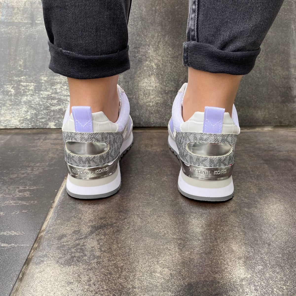 Zapatillas Michael Kors Wilma blancas con plateado